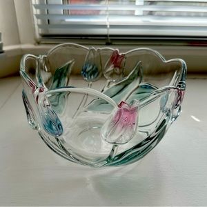 Vintage 1980s Mikasa serving bowl in the Tivoli tulip pattern